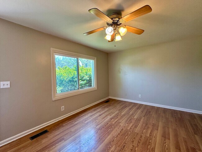 Photo - 3 Bedroom - 2 Bathroom Bargain Wichita, KS