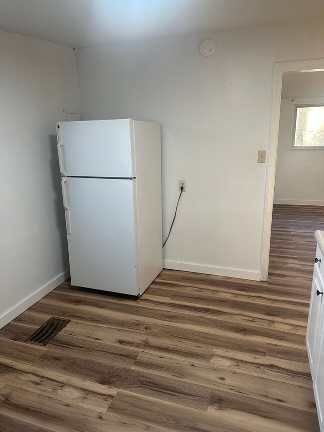 Photo - 404 Riverview Dr