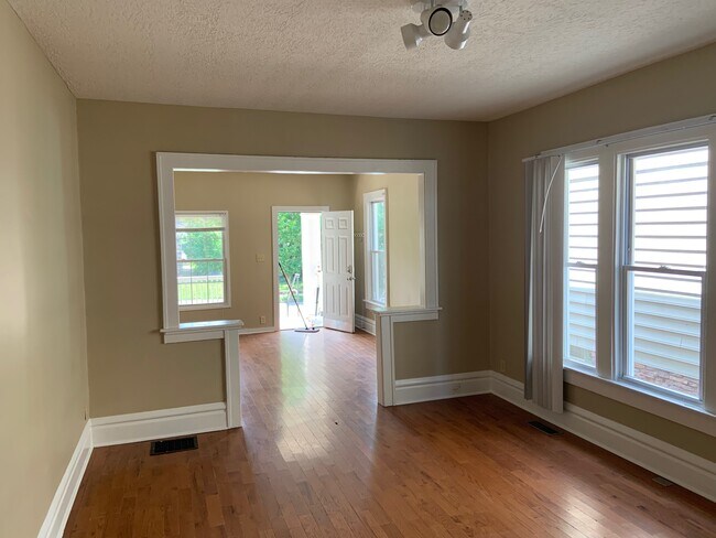 Dining Room - 2414 Indianola Ave Unit 2414