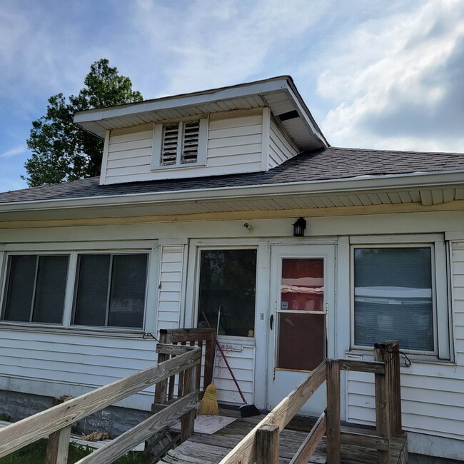 Photo - Spacious 2 Bedroom with detached 2 car garage