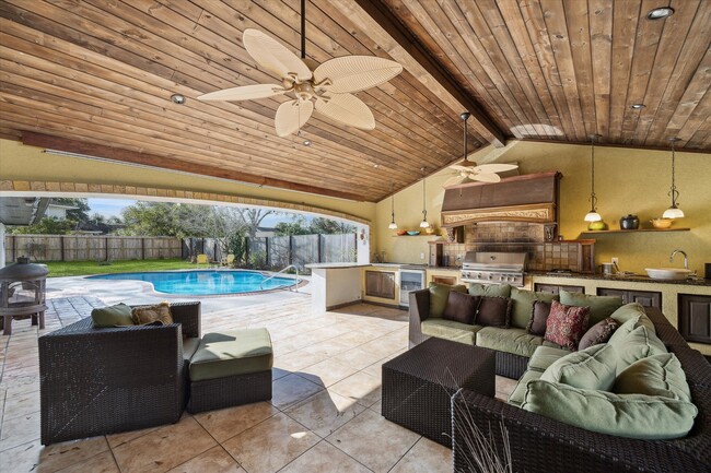Building Photo - 18618 Point Lookout Dr Rental