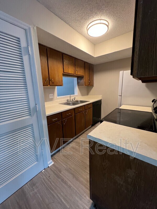 Photo - 205 Weber Rd Unit Apt G