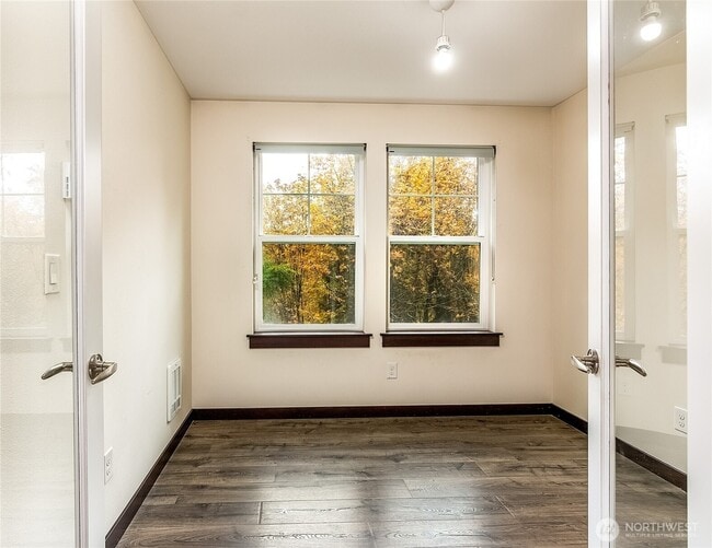 Den - 7174 Shinkle Pl SW