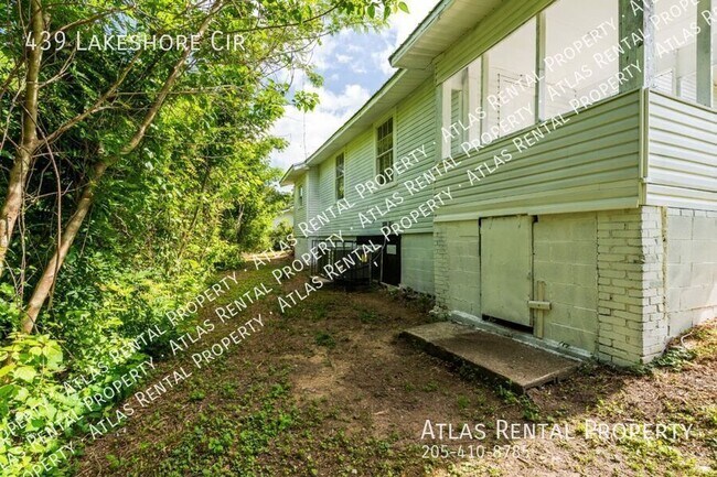 Photo - 439 Lakeshore Cir