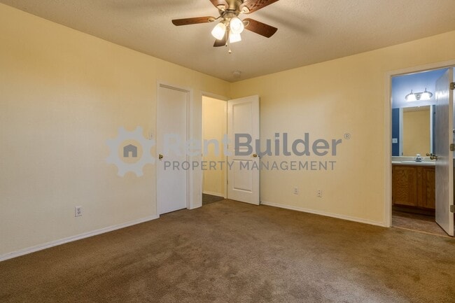 Photo - 708 Shire St SW