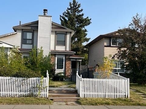 Photo - 14 Whitman Close NE