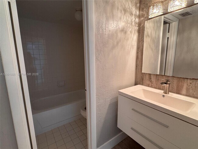 Photo - 910 Constitution Dr Unidad 910C