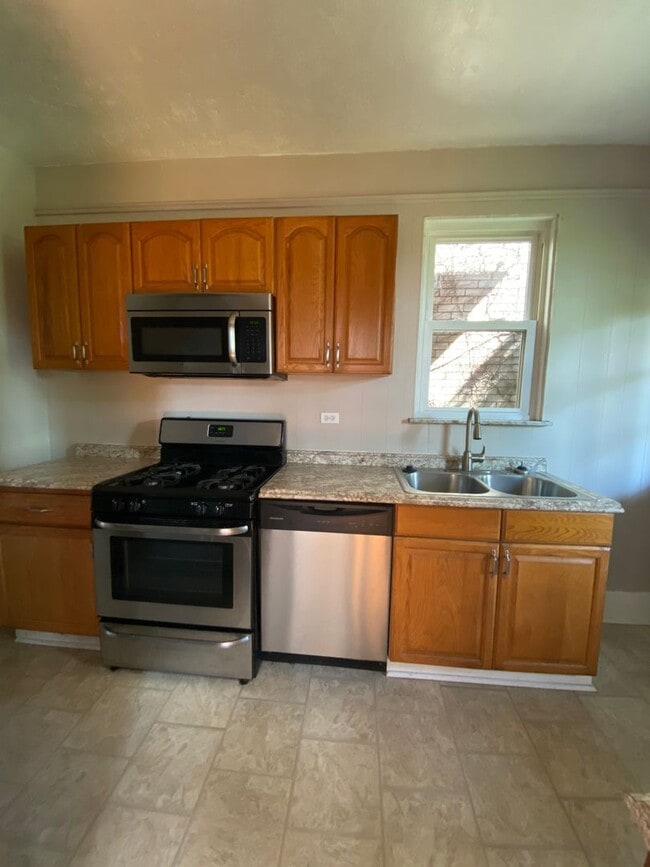 Photo - 111 Harwood St