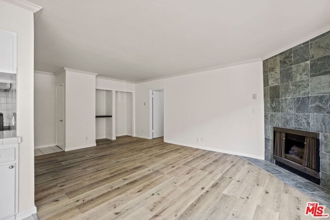 Building Photo - 1033 6th St Unit 108 Rental