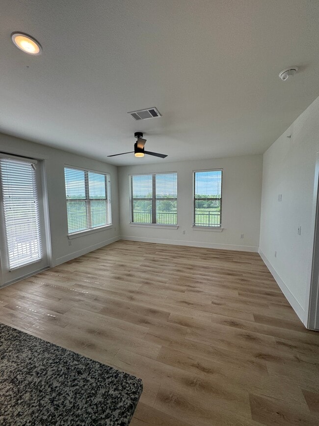 Photo - 2343 Portman Ave Unidad 4107