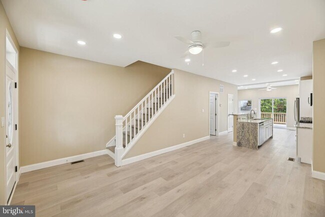 Photo - 729 Madison St NW