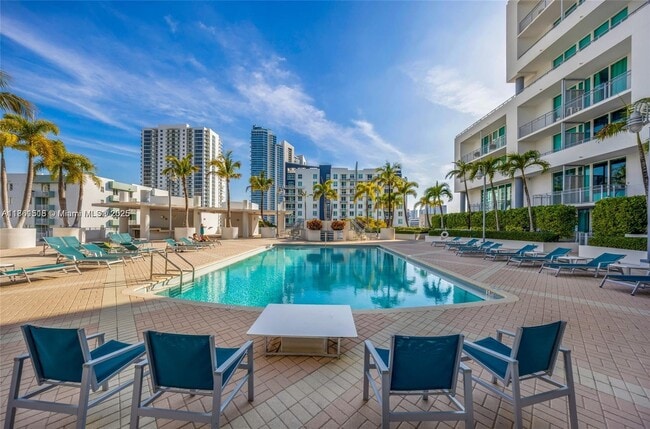 Building Photo - 350 NE 24th St Unit 514