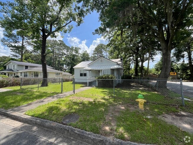 Building Photo - 3330 Iantha St Rental