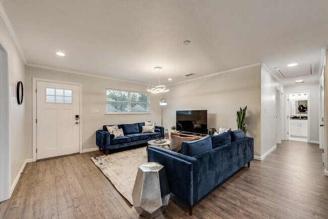 1203 Andrews St Unit SI ID1019497P