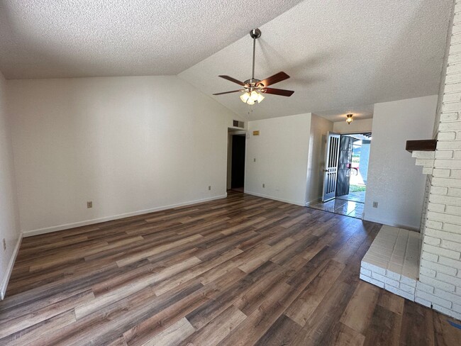Photo - 1135 Amberwood Ln