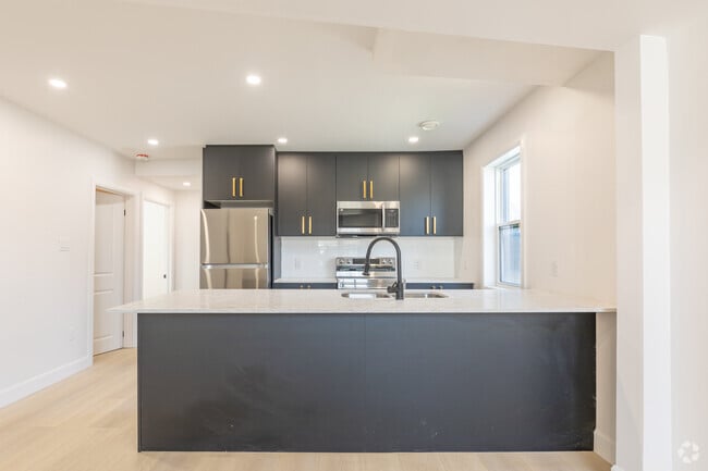 2 chambres, 1 salle de bain - 645 pi2 - Cuisine - Mad Mill Apartments