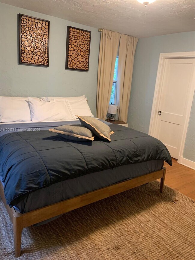 Photo - 329 W 28th St