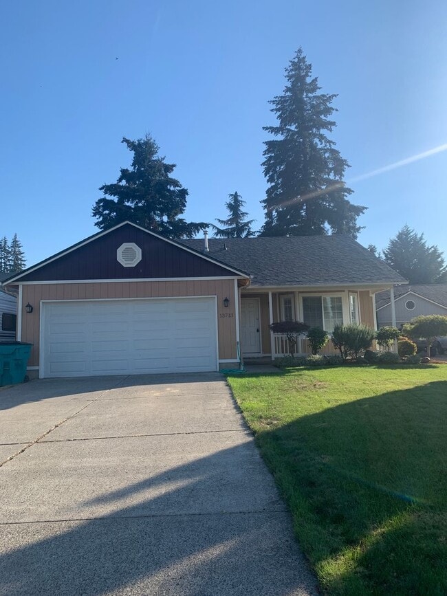 Photo - ***Newly Renovated Spacious and Bright 3 B...