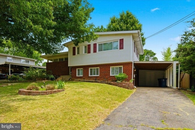 Photo - 709 N Pryor St