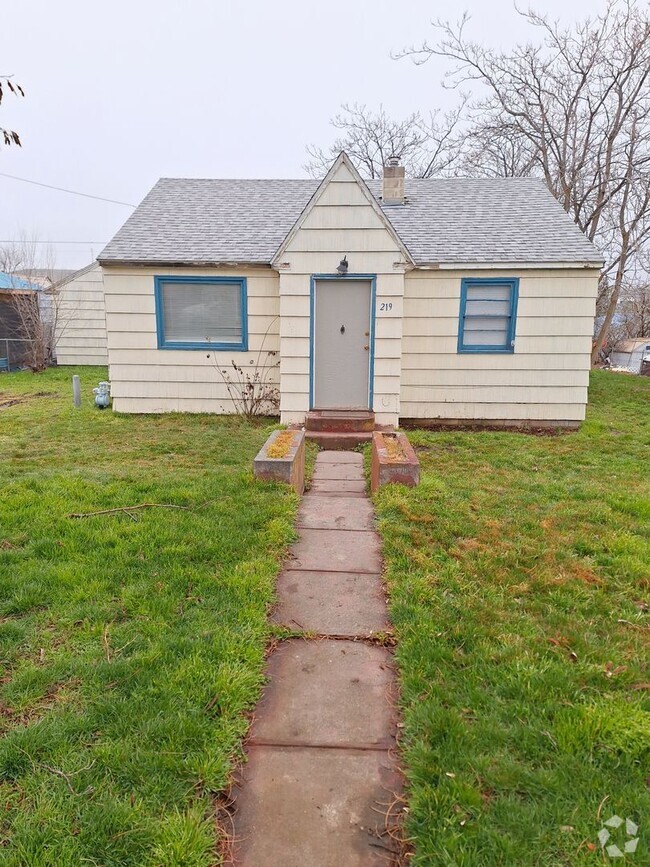 Building Photo - Charming 2-bedroom, 1-bathroom Rental