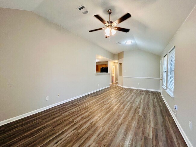 Photo - 8507 Apple Carrie Cove Unidad B