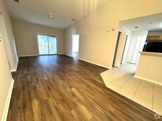 Building Photo - Updated 3BR/2BA Westside Condo Unit 208