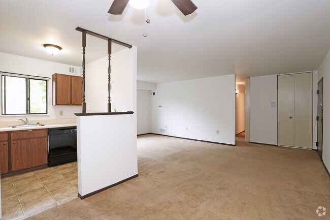 2BR, 1BA - 944 SF