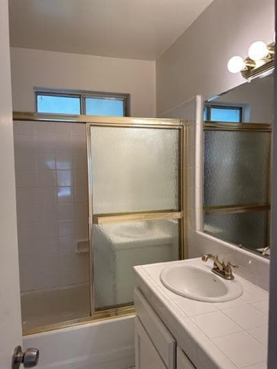 Photo - Open-Concept Living with Stylish Kitchen & Large Backyard