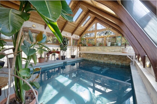 Photo - 1 Burkeshire Dr