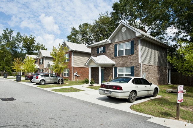Photo - Crest at Edinburgh Apartments