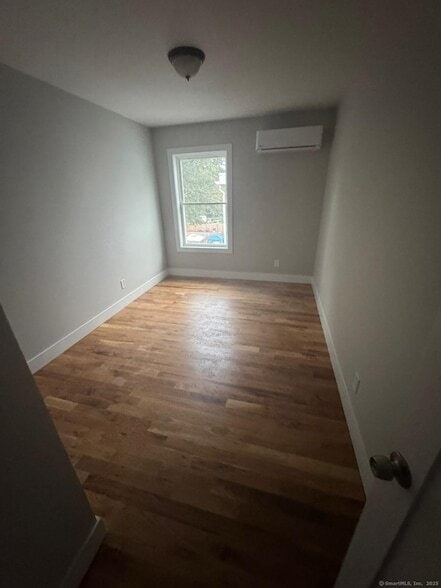 Building Photo - 980 Hancock Ave Unit 2L