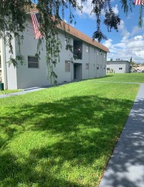 Building Photo - 4250 SW 67th Ave Unit 31