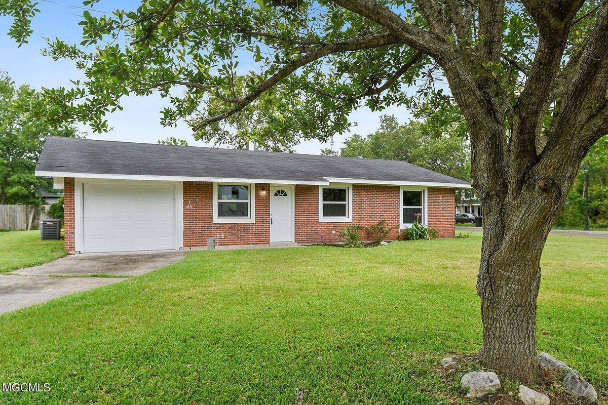 Photo - 110 Cathy Dr House