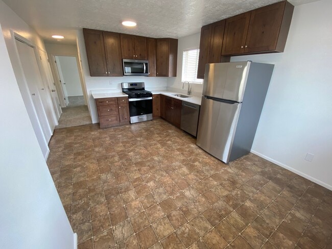 Kitchen - 866 E 500 N Unit 866