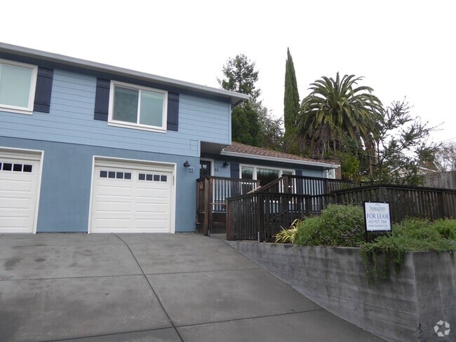 Building Photo - West Crescent Drive Unit #95 Rental