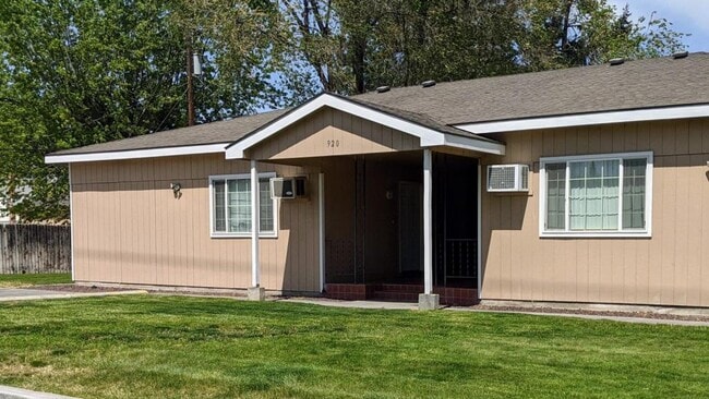 Photo - 920 W Entiat Ave House