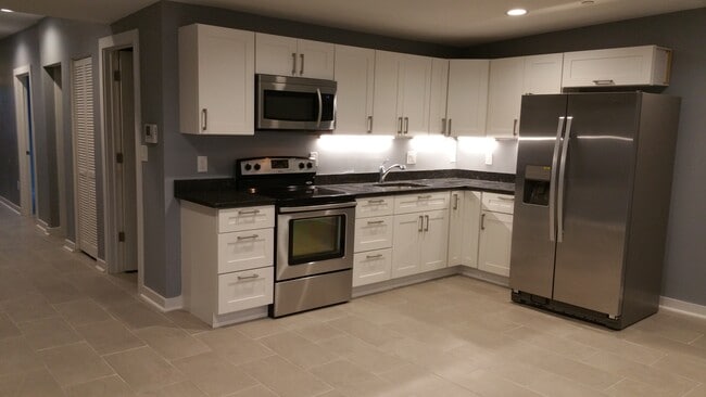 Photo - 603 E Girard Ave Apartments