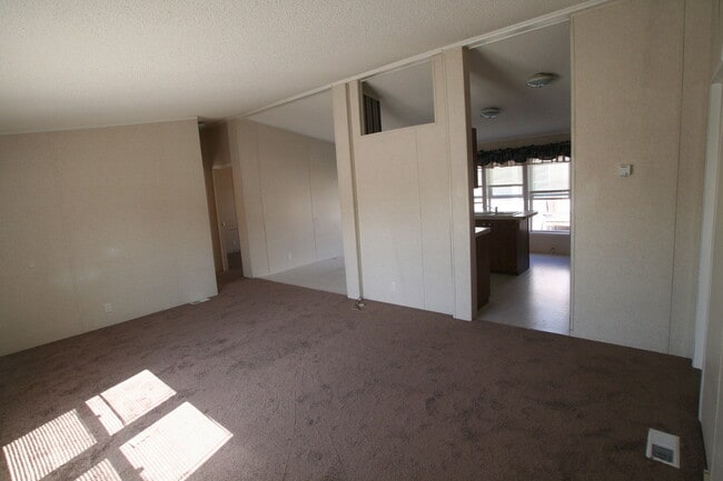 Photo - 3 bedroom in centralized location