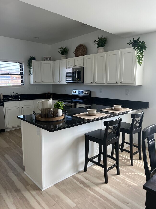 Photo - 1124 Winton Pl