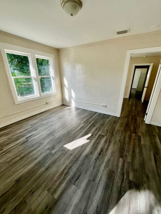 Photo - Beautifully Remodeled (1BR/1BA) Lakeland D...