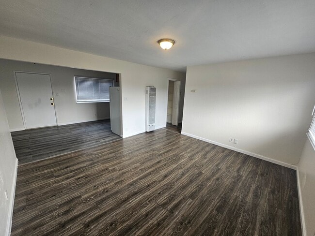 Building Photo - Move-In Ready: Secure 3BR Oakland Apartment with Paid Utilities Unit C