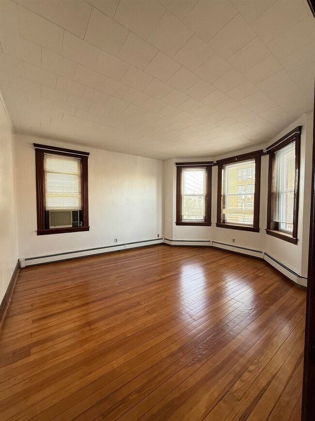 Photo - 94-96-96 W 31st St