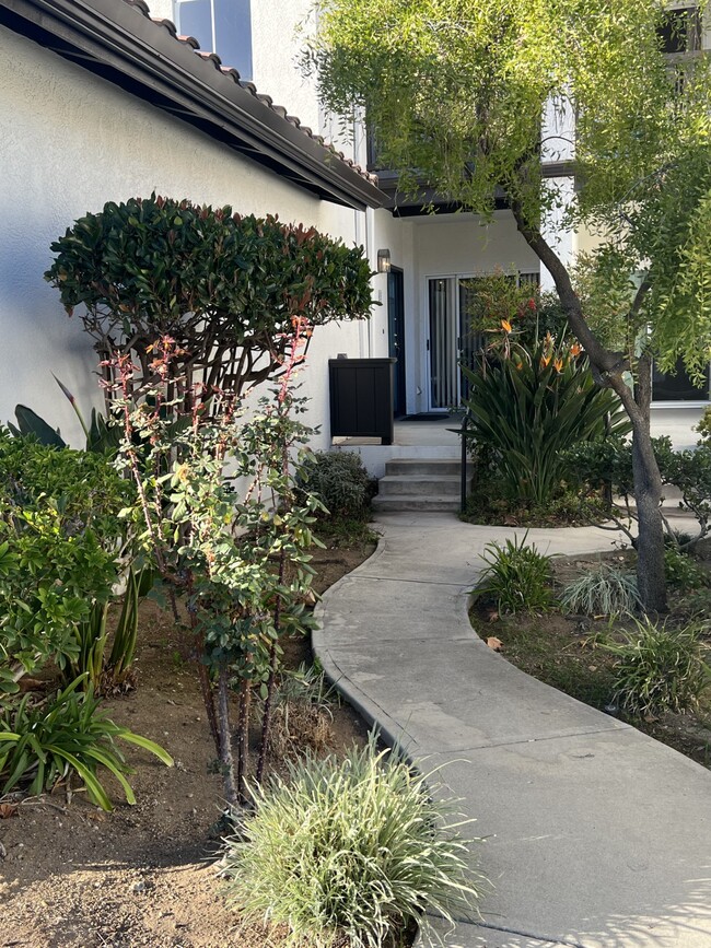 Building Photo - 5533 Spanish Oak Ln Unit B Rental