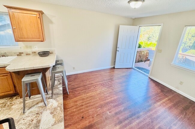 Bar de comidas - 16670 S Carus Rd Unidad Beavercreek Apartments