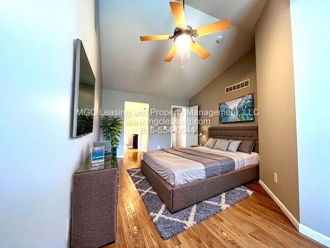 Photo - Charming Townhome in Prime Northland Locat...