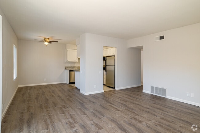 2BR, 1BA - 1,048SF