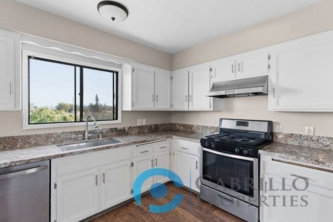 Building Photo - 5077 Art St