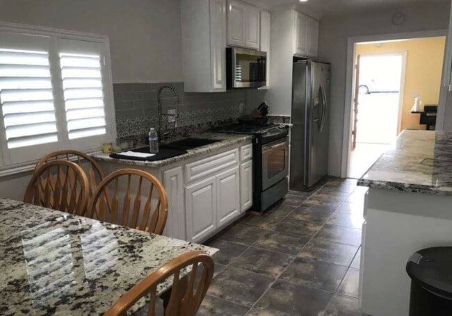 Photo - 1237 W 2nd St