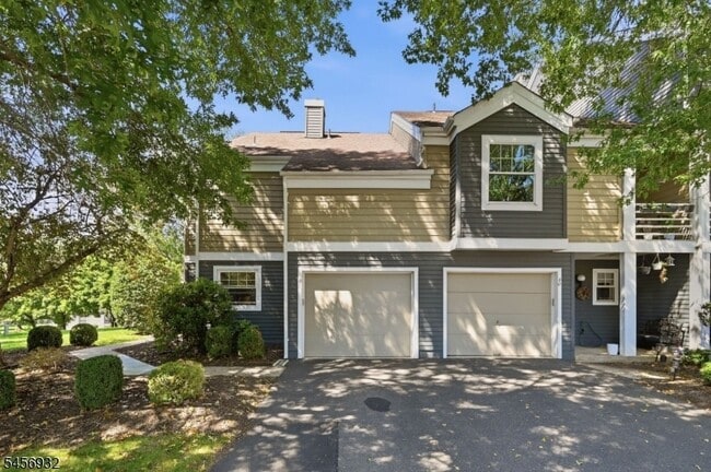81 Village Cir