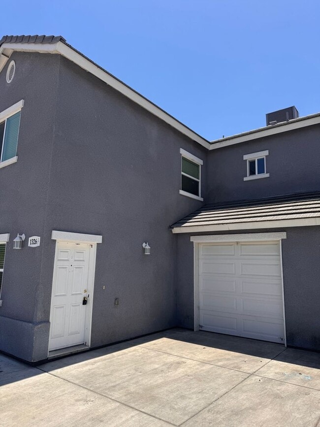 Building Photo - 1326 S Santa Fe St Unit 1326 S Santa Fe St #102